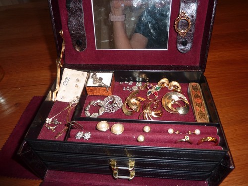 Omas schmuck kästchen - schmuck,